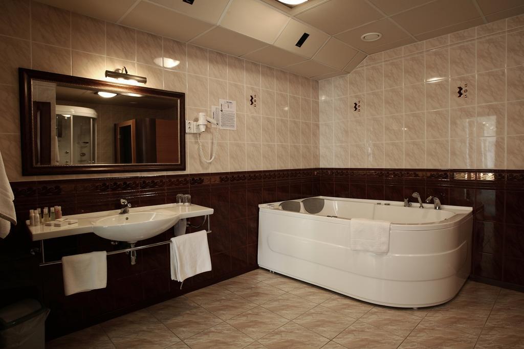 Siauliu Krasto Medziotoju Uzeiga Hotel Siauliai  Bilik gambar