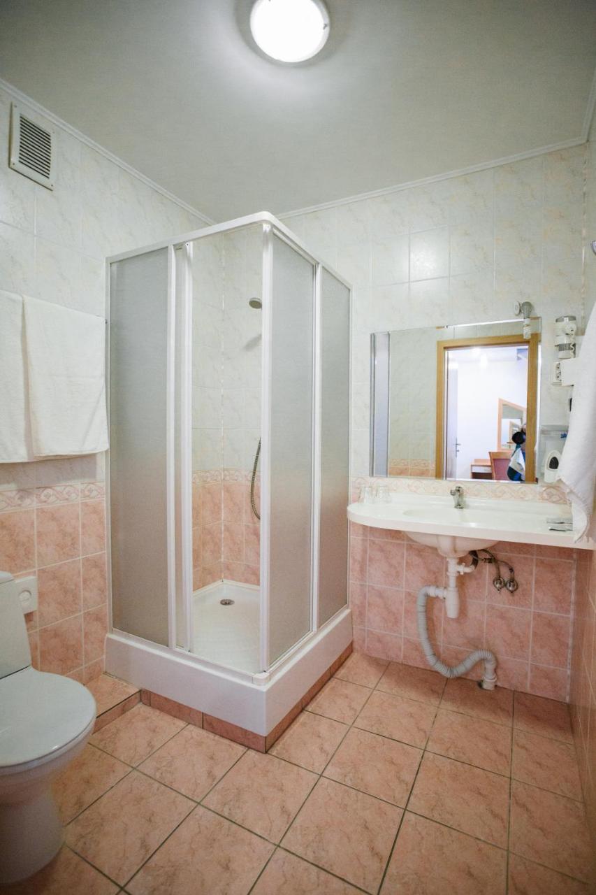 Siauliu Krasto Medziotoju Uzeiga Hotel Siauliai  Bilik gambar